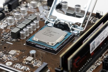 CPU : AMD Ryzenとインテル Core iシリーズ